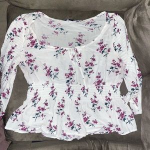 American Eagle Shirt. size small. white with pink flowers